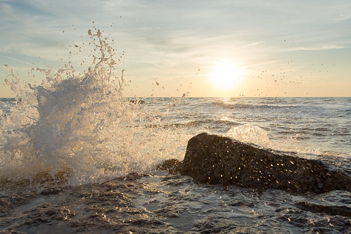 water splashing up against rock in corpus christi texas